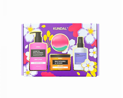 Kundal Bath and Body Gift box White Musk dárkový set s vůní Konvalinky Mléko 258ml Peeling 230g 3umivá koule do koupele 200ml Hydratační tělová mlha 128ml