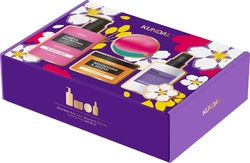 Kundal Bath and Body Gift box White Musk dárkový set s vůní Konvalinky - Mléko 258ml Peeling 230g 3umivá koule do koupele 200ml Hydratační tělová mlha 128ml